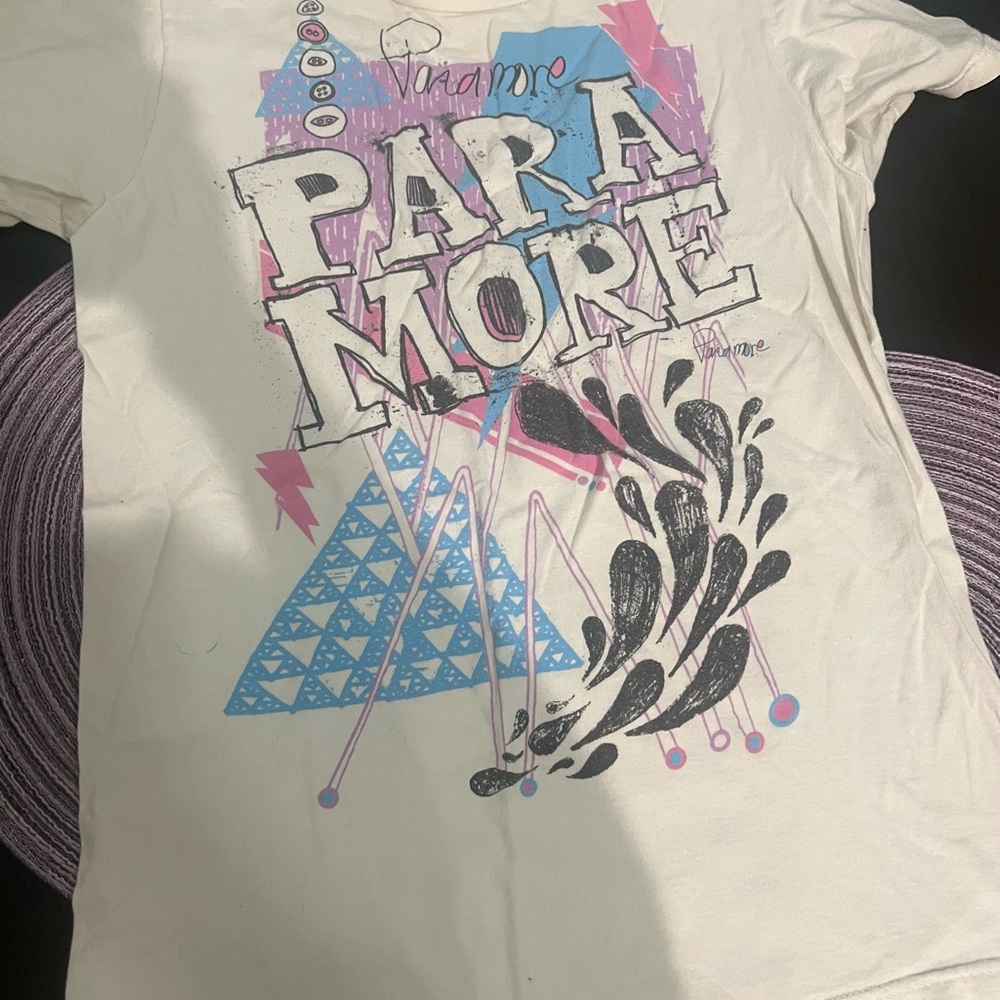 Paramore t-shirt size small